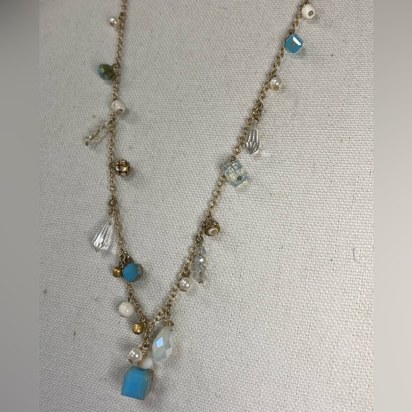 Dainty feminine Goldtone necklace with dangles - Picture 5 of 6